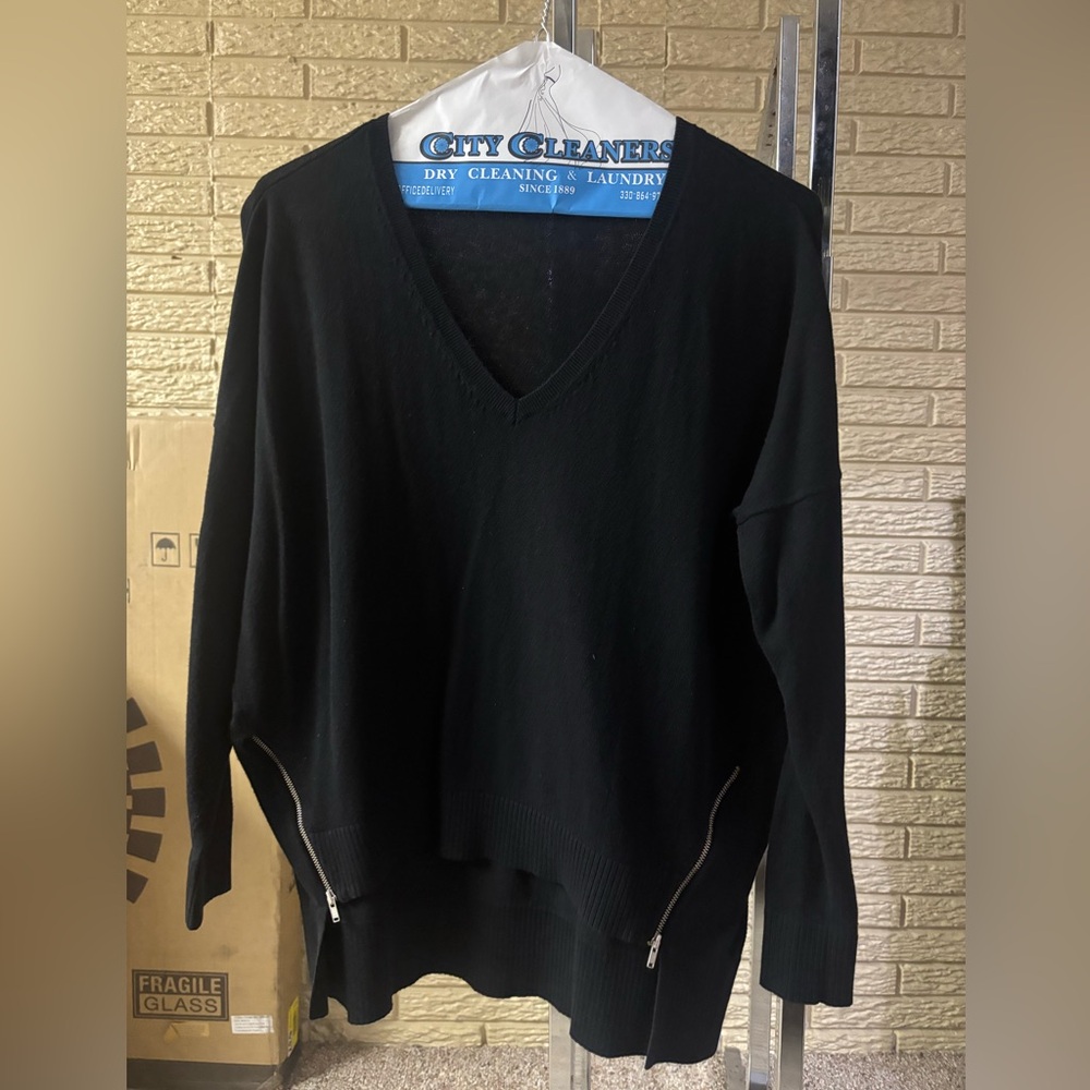 Express v neck black sweater with zip accents dolman sleeve size XS
#MA